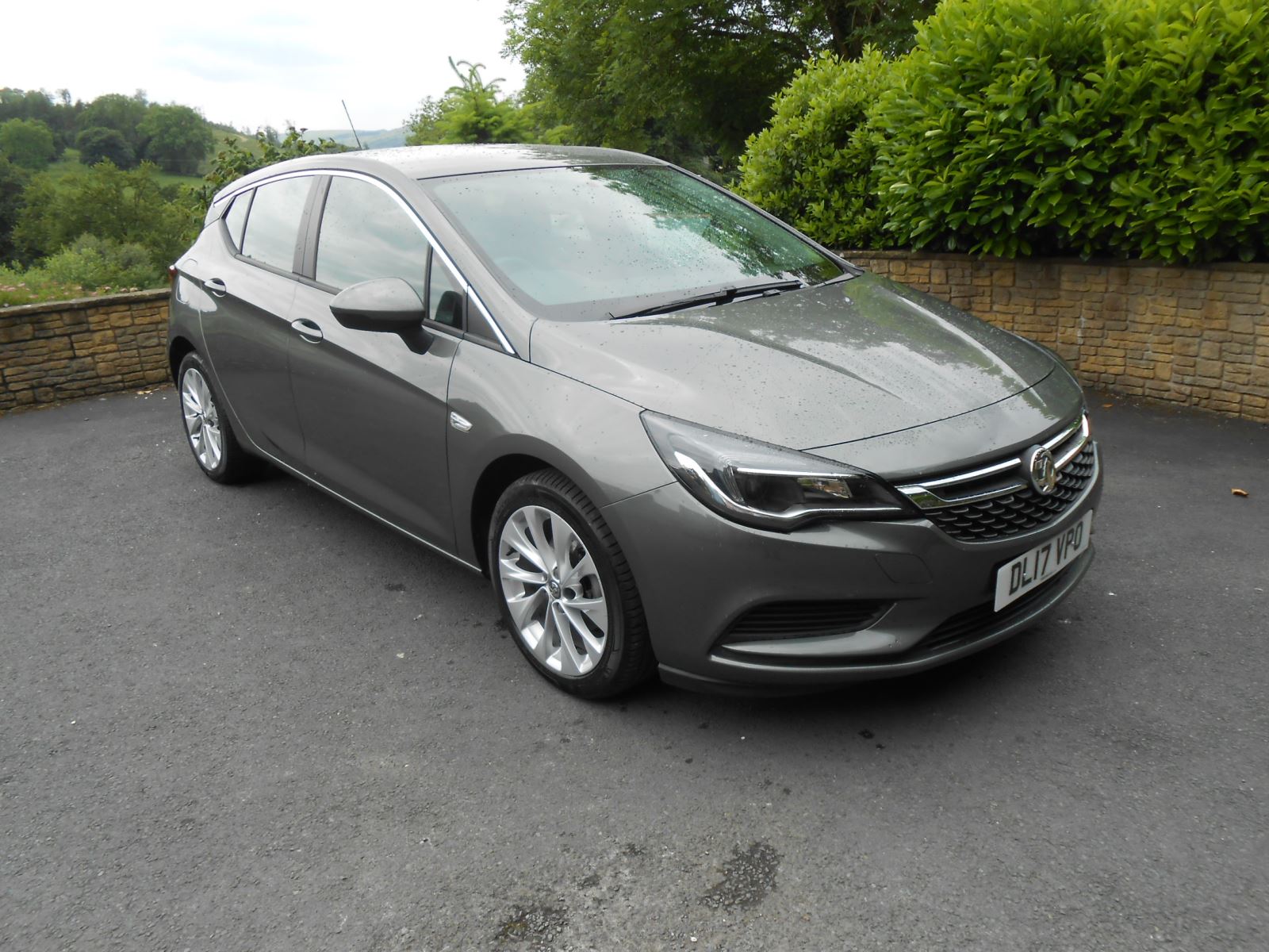 Vauxhall Astra 1.4 Design 5 Door car for sale Llanidloes Powys Mid